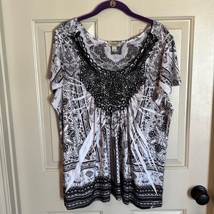 Beautiful One World Top size 1X. Black white